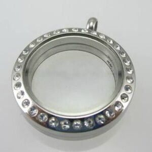 Origami owl 🦉 medium, silver locket with crystals!